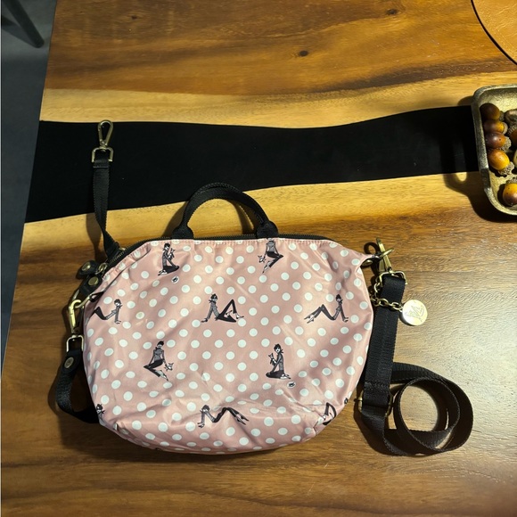 IZAK Kitten Shoulder Bag in Pink - EUC - Picture 4 of 10